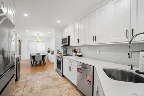 39 Chestnut Lane Woodbury NY 11797