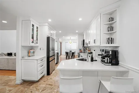 39 Chestnut Lane Woodbury NY 11797