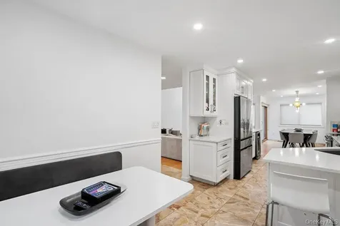 39 Chestnut Lane Woodbury NY 11797