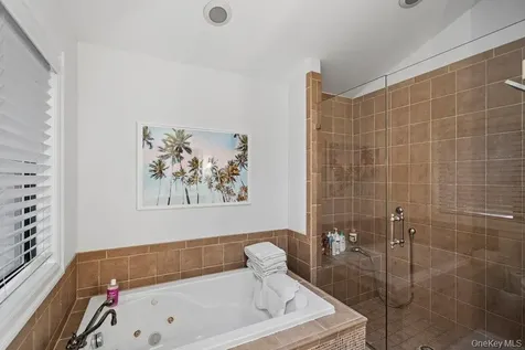 39 Chestnut Lane Woodbury NY 11797