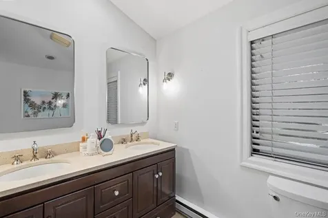 39 Chestnut Lane Woodbury NY 11797