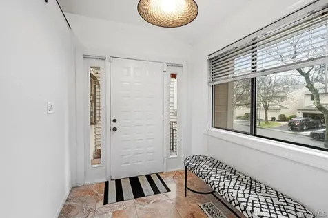 39 Chestnut Lane Woodbury NY 11797