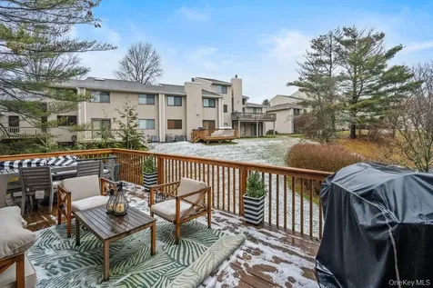 39 Chestnut Lane Woodbury NY 11797