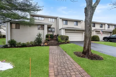39 Chestnut Lane Woodbury NY 11797