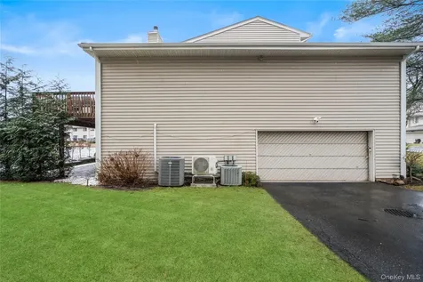 39 Chestnut Lane Woodbury NY 11797