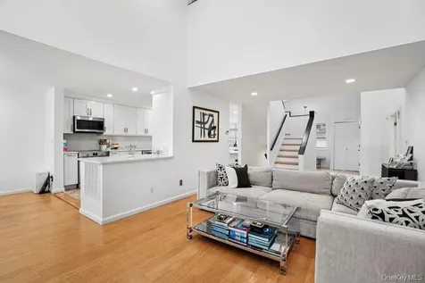 39 Chestnut Lane Woodbury NY 11797