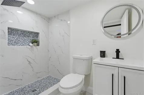646 Macon Place Uniondale NY 11553