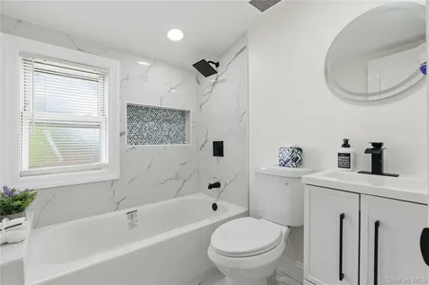 646 Macon Place Uniondale NY 11553