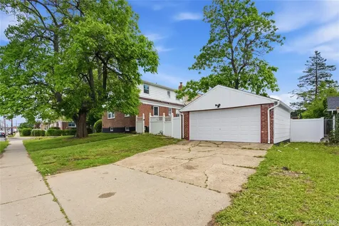 646 Macon Place Uniondale NY 11553