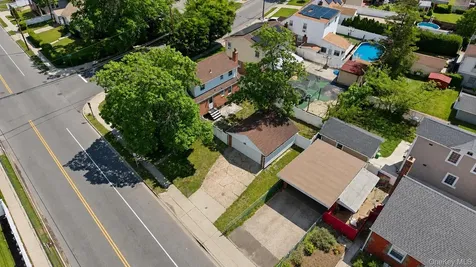 646 Macon Place Uniondale NY 11553