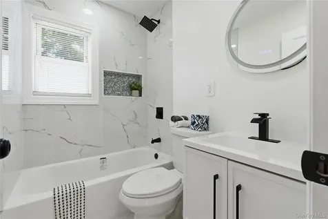 646 Macon Place Uniondale NY 11553