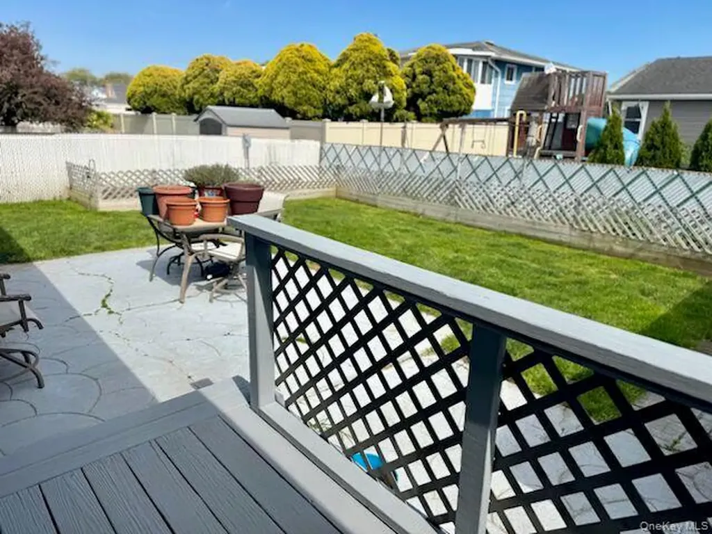 10 Schley Avenue Lindenhurst NY 11757