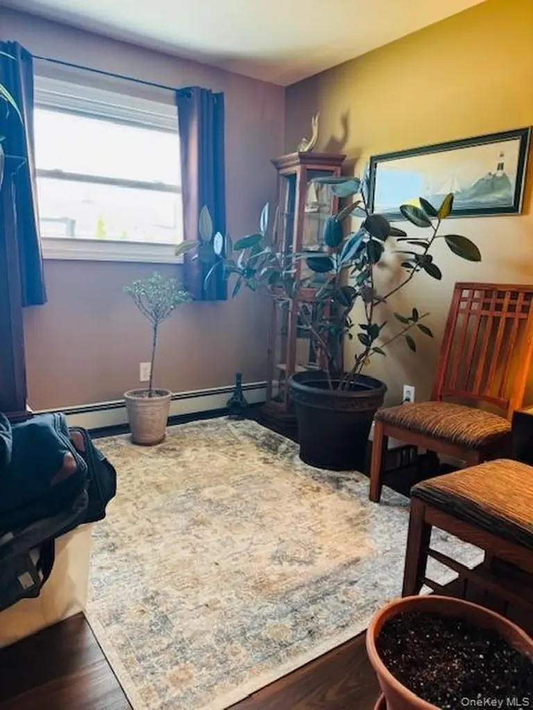 10 Schley Avenue Lindenhurst NY 11757