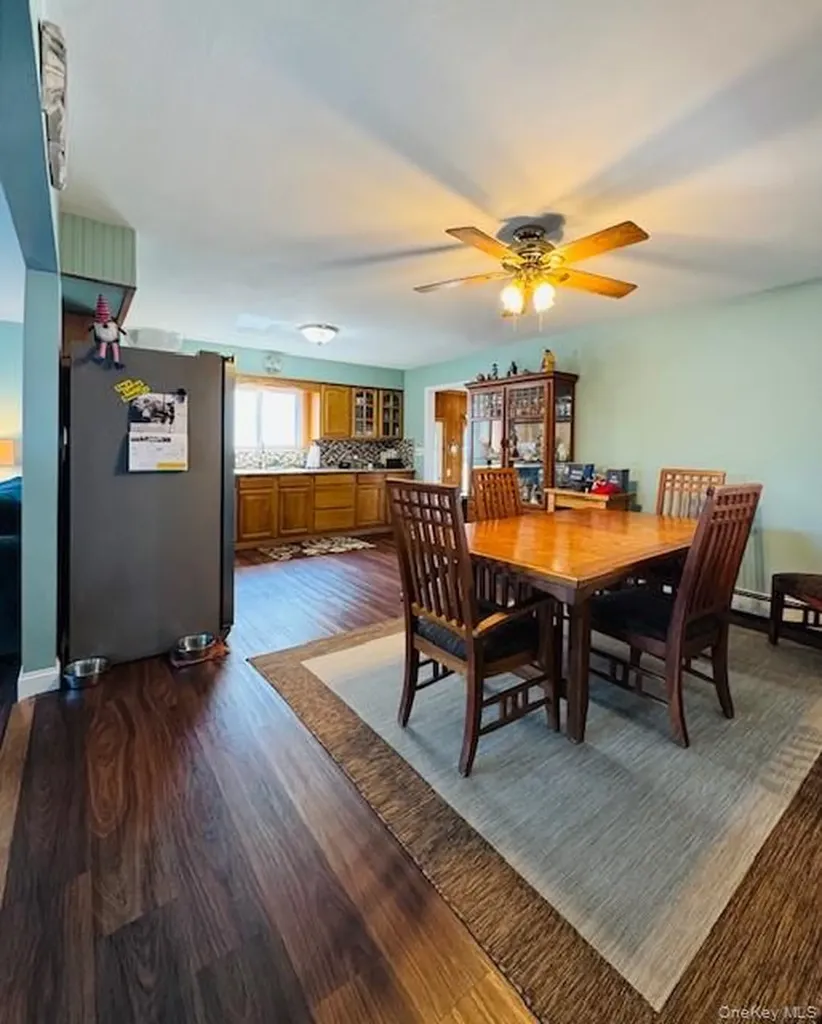 10 Schley Avenue Lindenhurst NY 11757