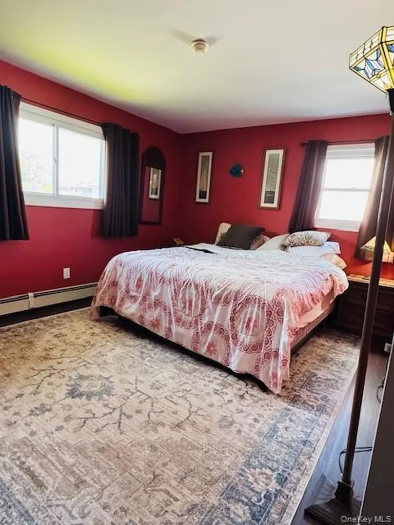 10 Schley Avenue Lindenhurst NY 11757