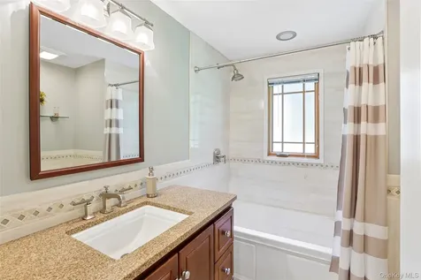 6 Berry Lane Glen Cove NY 11542