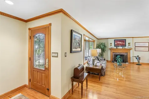 6 Berry Lane Glen Cove NY 11542