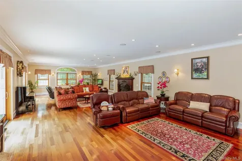 48 River Heights Drive Smithtown NY 11787