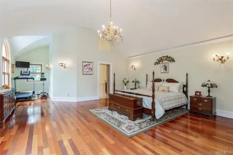48 River Heights Drive Smithtown NY 11787