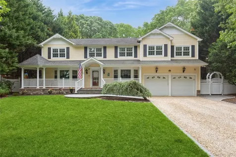 48 River Heights Drive Smithtown NY 11787