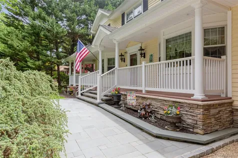 48 River Heights Drive Smithtown NY 11787
