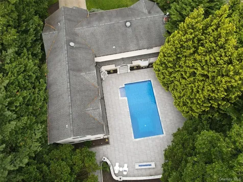 48 River Heights Drive Smithtown NY 11787