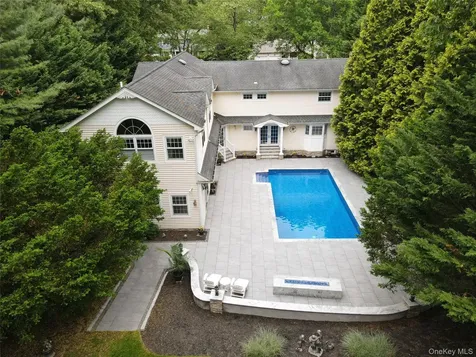 48 River Heights Drive Smithtown NY 11787