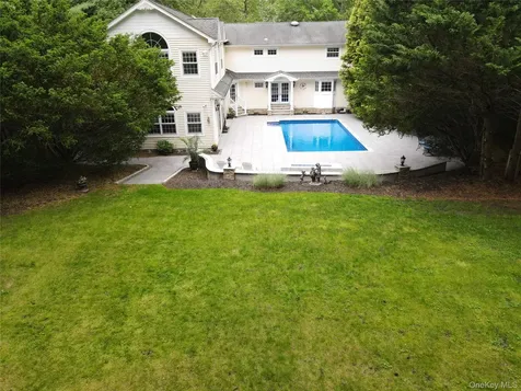 48 River Heights Drive Smithtown NY 11787