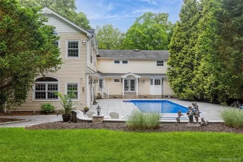 48 River Heights Drive Smithtown NY 11787