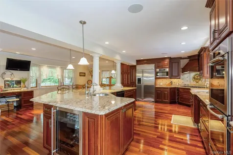 48 River Heights Drive Smithtown NY 11787