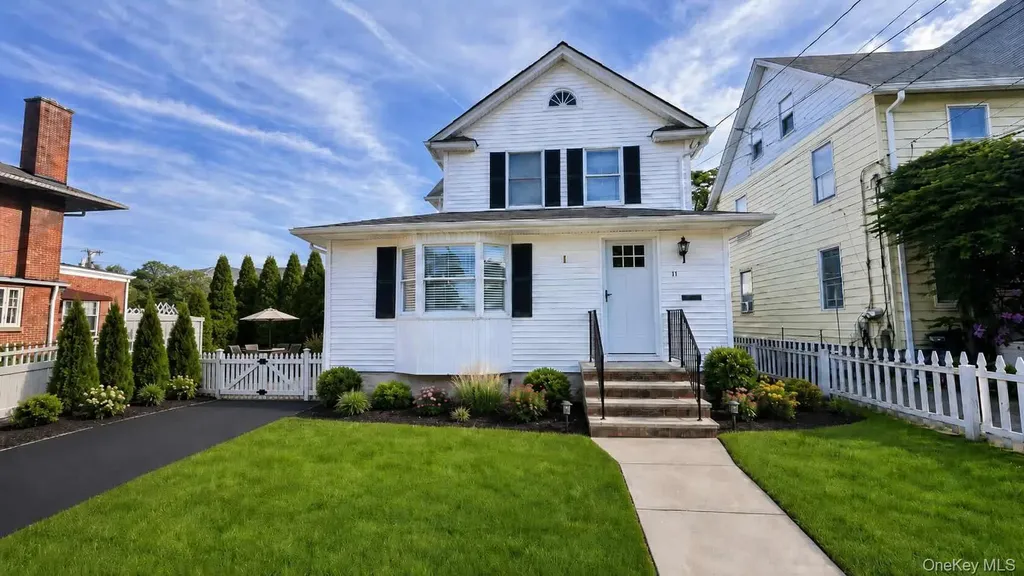 11 Tooker Avenue Oyster Bay NY 11771
