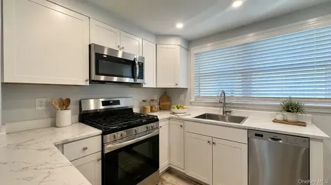 11 Tooker Avenue Oyster Bay NY 11771