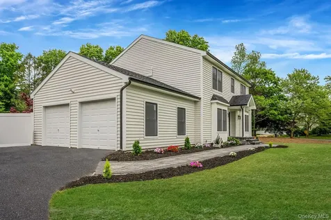 189 Southfield Road Baiting Hollow NY 11933