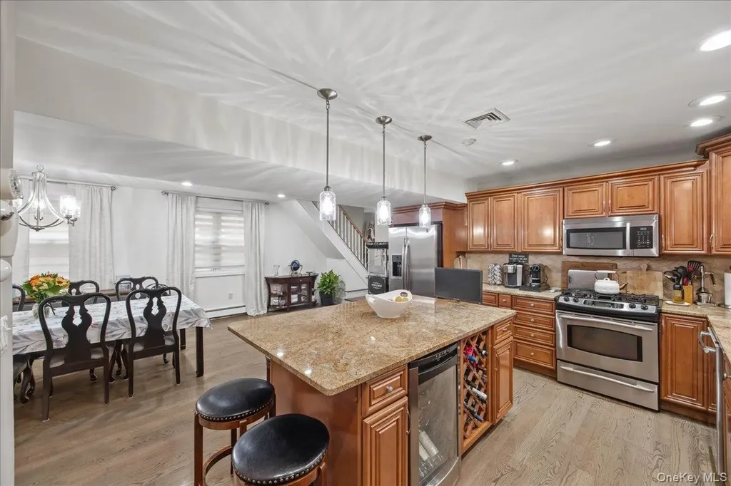 1231 Lydig Avenue Bronx NY 10461