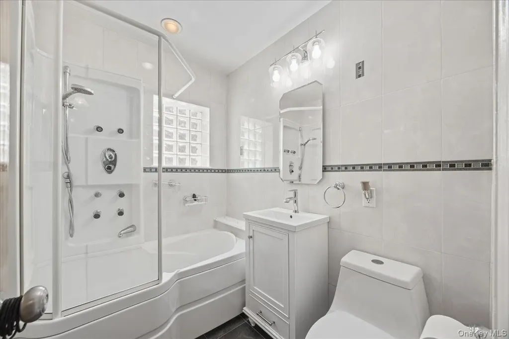 1231 Lydig Avenue Bronx NY 10461