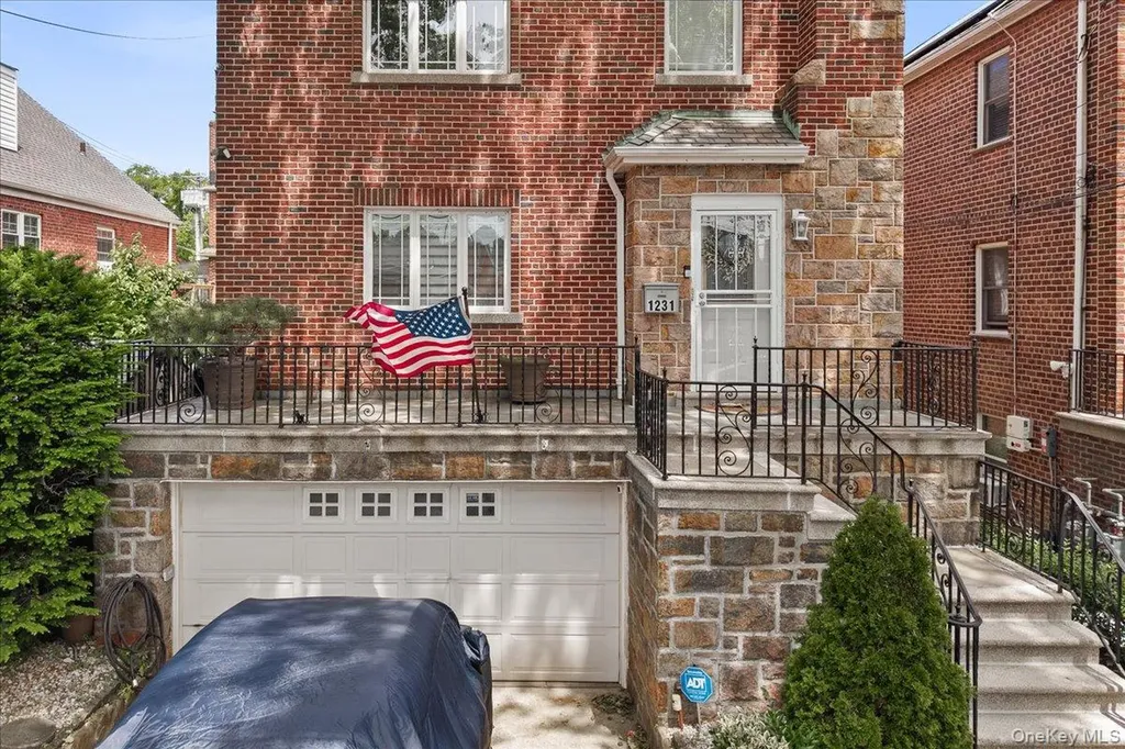 1231 Lydig Avenue Bronx NY 10461