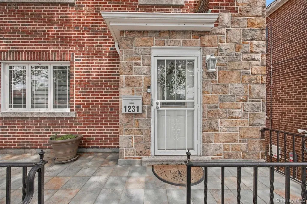1231 Lydig Avenue Bronx NY 10461