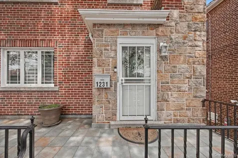 1231 Lydig Avenue Bronx NY 10461