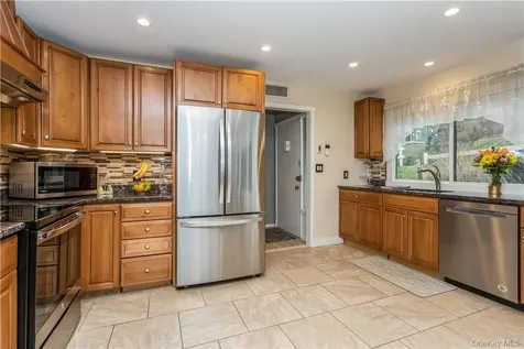 33 Heritage Hills Somers NY 10589