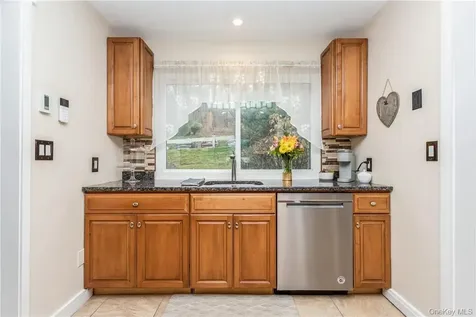 33 Heritage Hills Somers NY 10589