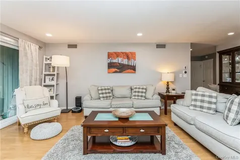 33 Heritage Hills Somers NY 10589