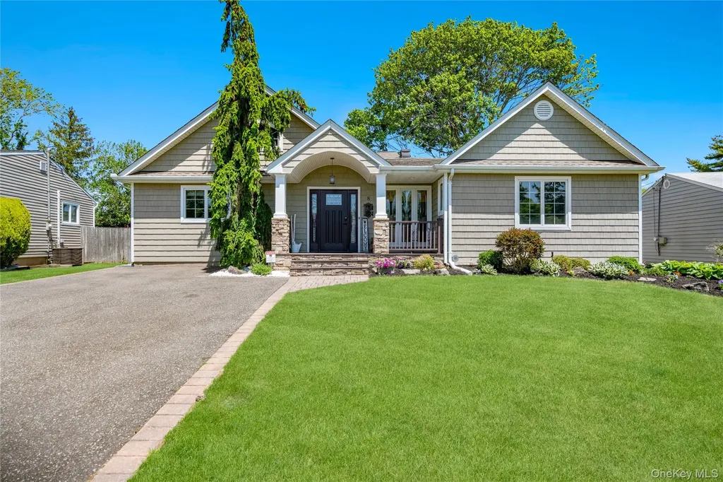 8 Melony Avenue Plainview NY 11803