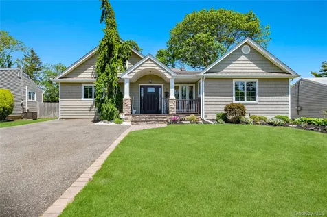 8 Melony Avenue Plainview NY 11803