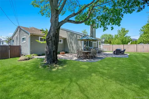 8 Melony Avenue Plainview NY 11803