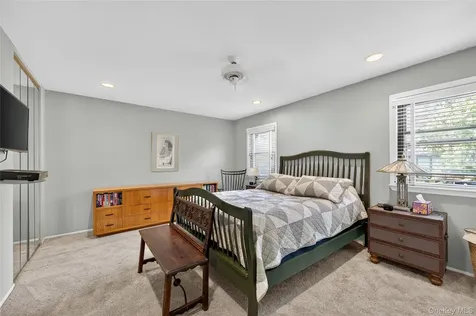 12 Hampton Way Woodbury NY 11797