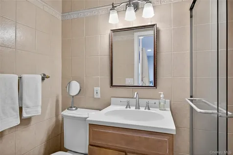 12 Hampton Way Woodbury NY 11797