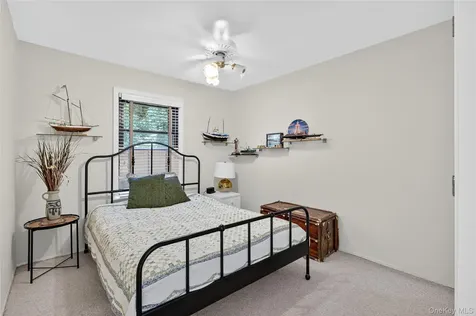 12 Hampton Way Woodbury NY 11797