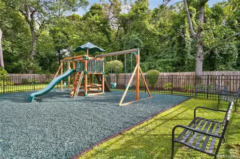 12 Hampton Way Woodbury NY 11797