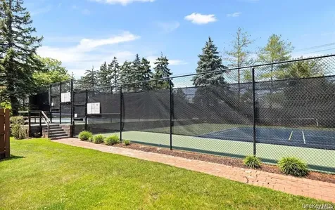 12 Hampton Way Woodbury NY 11797