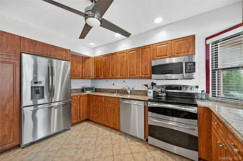 12 Hampton Way Woodbury NY 11797